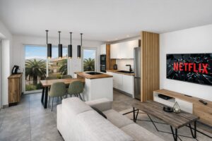 Aménagement 3D cuisine ouverte sur salon et salle à manger en Martinique